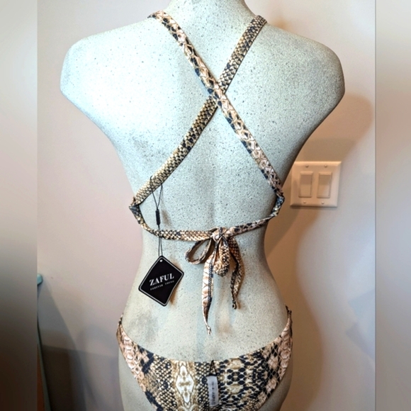NWT Snake print bikini by Zaful, mm Woman's sz Small. Halter top & bottom - Picture 7 of 8